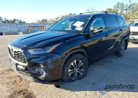 2021 Toyota Highlander Xle z USA, uszkodzony, nr VIN 5TDGZRBH5MS108953